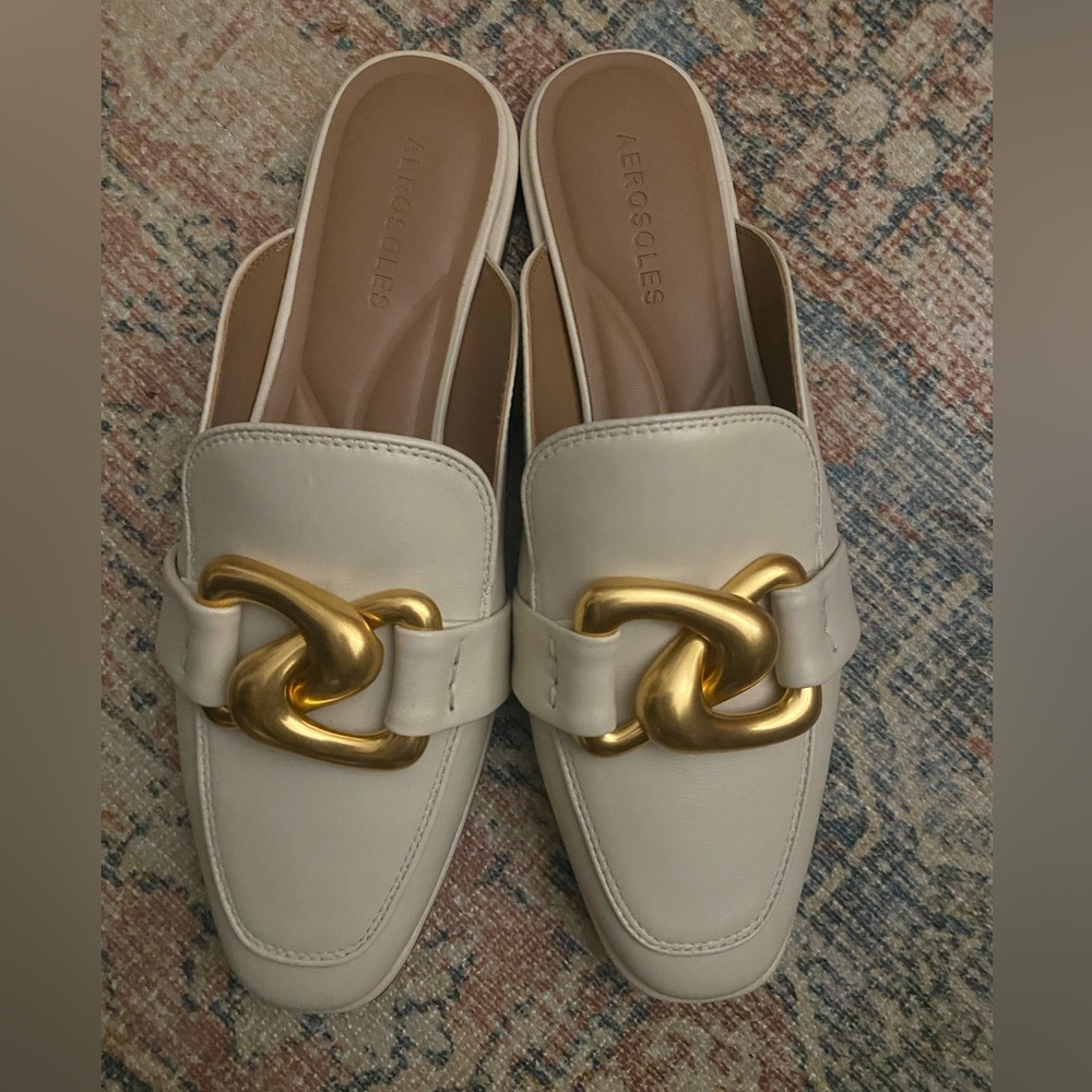 Aerosoles mule. New, ivory with buckle